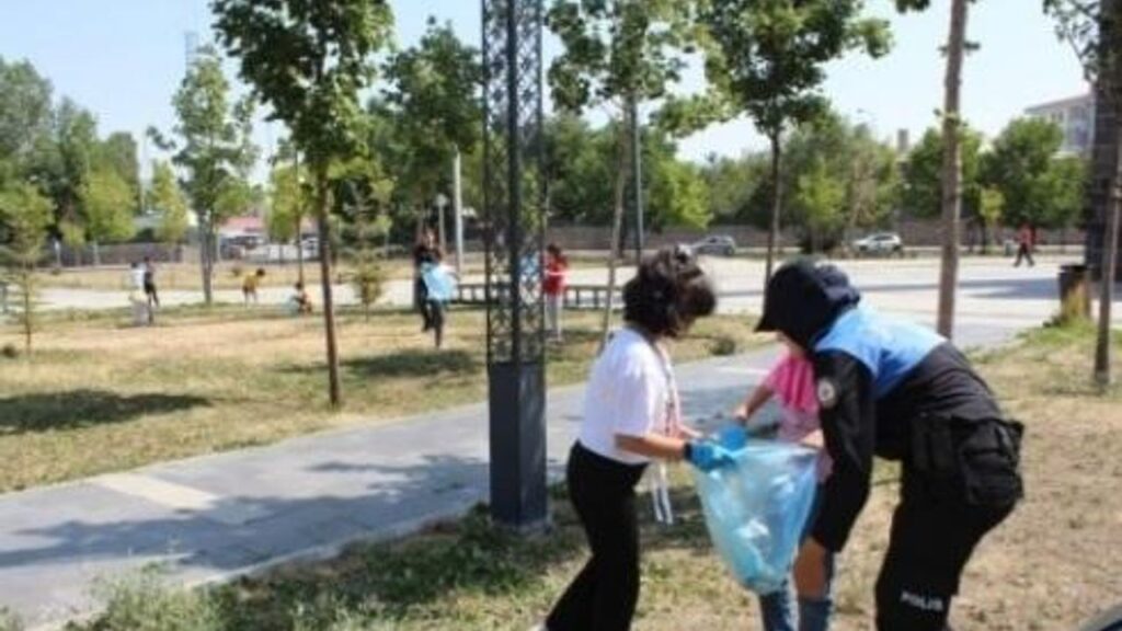 Kars’ta öğrencilere çevre temizliği bilinci aşılanıyor – Birlik Haber Ajansı
