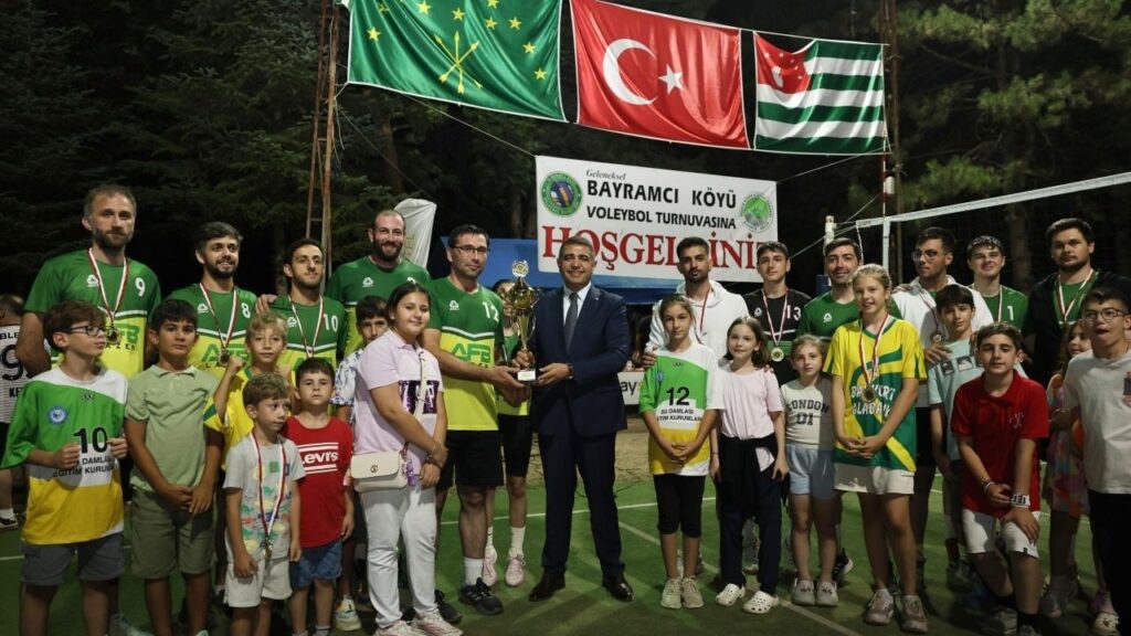 Bayramcı voleybol turnuvasında Tahirağa şampiyon oldu – Birlik Haber Ajansı