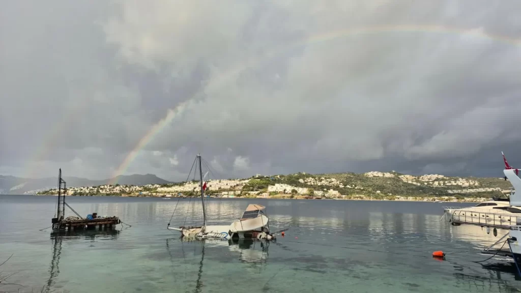 Fethiye’de arıza yapan teknedeki 2 kişi ekiplerce kurtarıldı