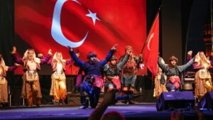 Trabzon horonla dünyayı birleştirdi! – Birlik Haber Ajansı