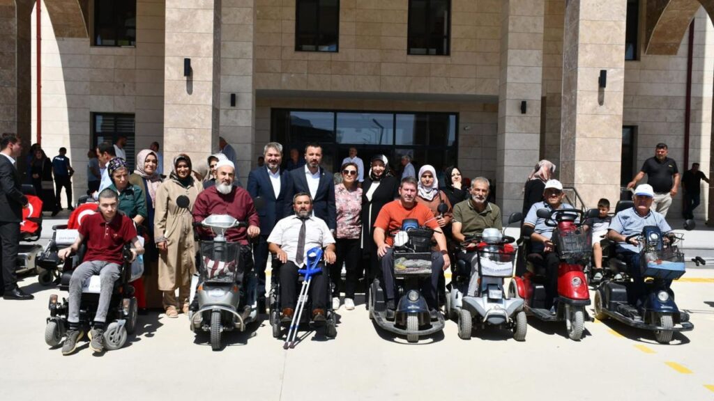 Topla dağıt dinsin ağıt