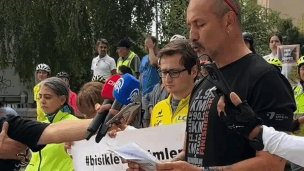 Ankara’da bisikletçilerden “Artık Yeter” çığlığı