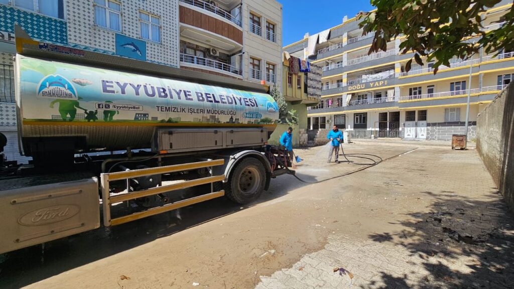 Geceyi gündüze katan temizlik ekibi, Eyyübiye’yi baştan aşağı temizliyor – Birlik Haber Ajansı