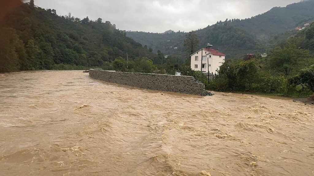 Giresun’da üç ilçe aşırı yağıştan etkilendi – Birlik Haber Ajansı