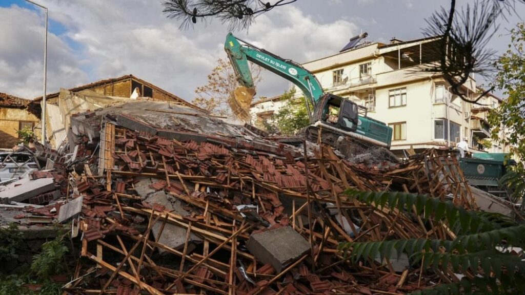 Balıkesir’de deprem enkazı kaldırma çalışmaları başladı – Birlik Haber Ajansı