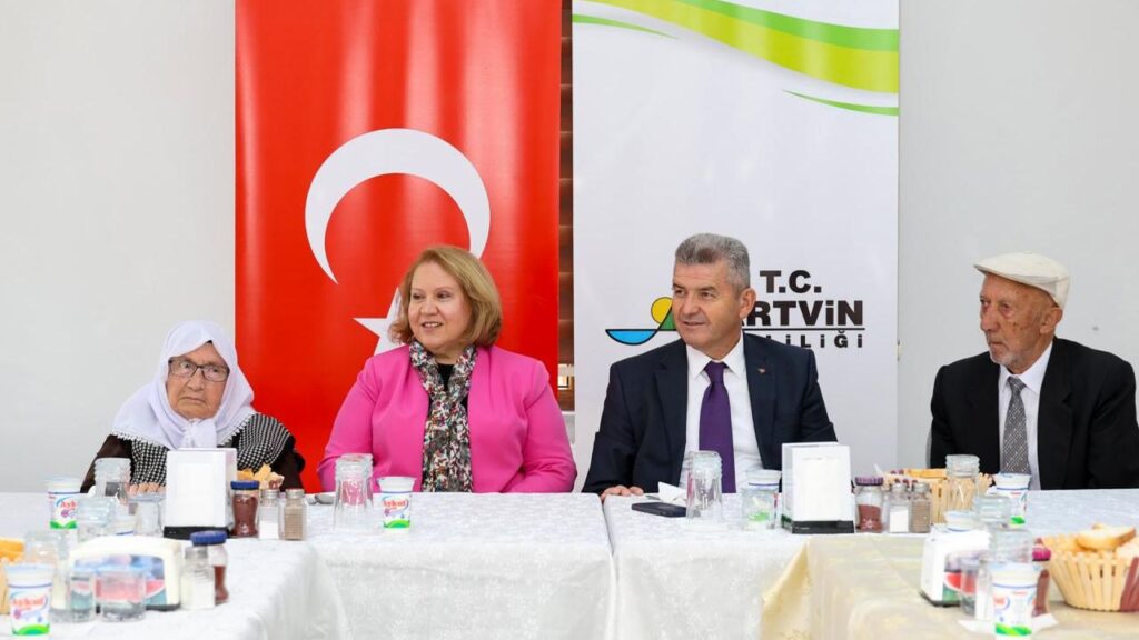 Artvin Valisi Ergün, sakin şehir Şavşat’ta huzurevi sakinlerini ziyaret etti – Birlik Haber Ajansı