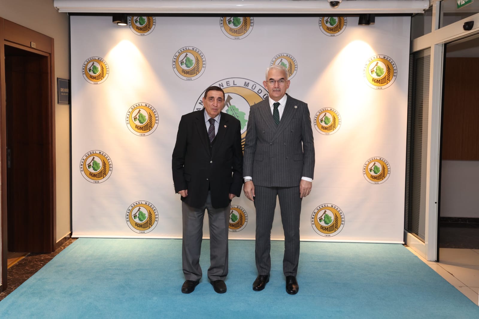 BİN PERSONELLE TÜRKİYE”DA ORMANLARI HAYATTA TUTMAYA ÇALIŞIYORLAR….