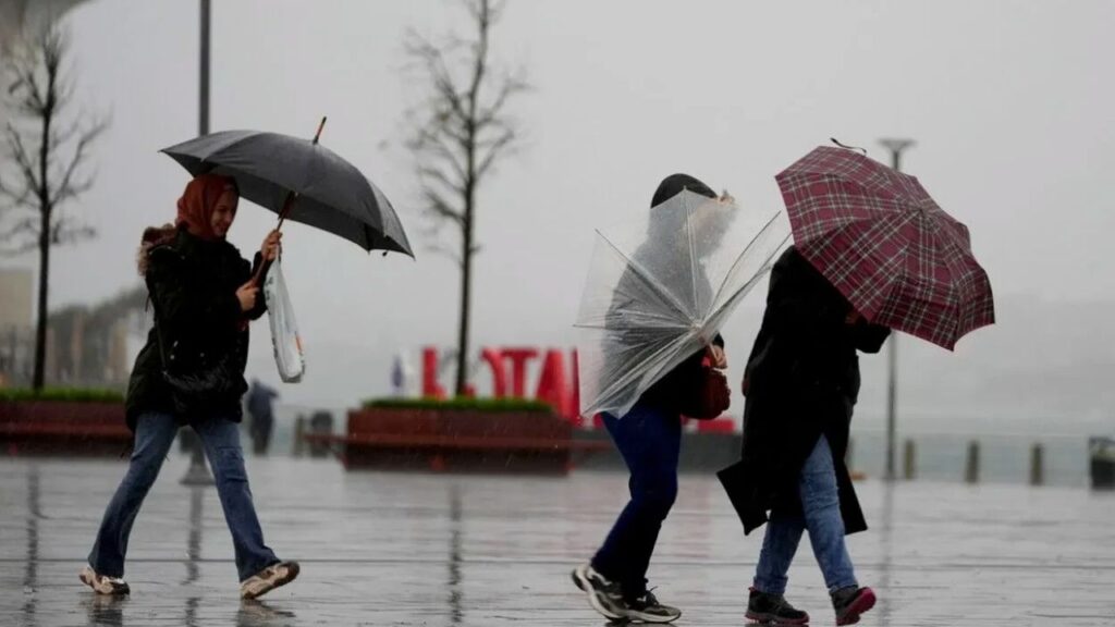 9 il için sarı uyarı: Sağanak ve fırtına geliyor