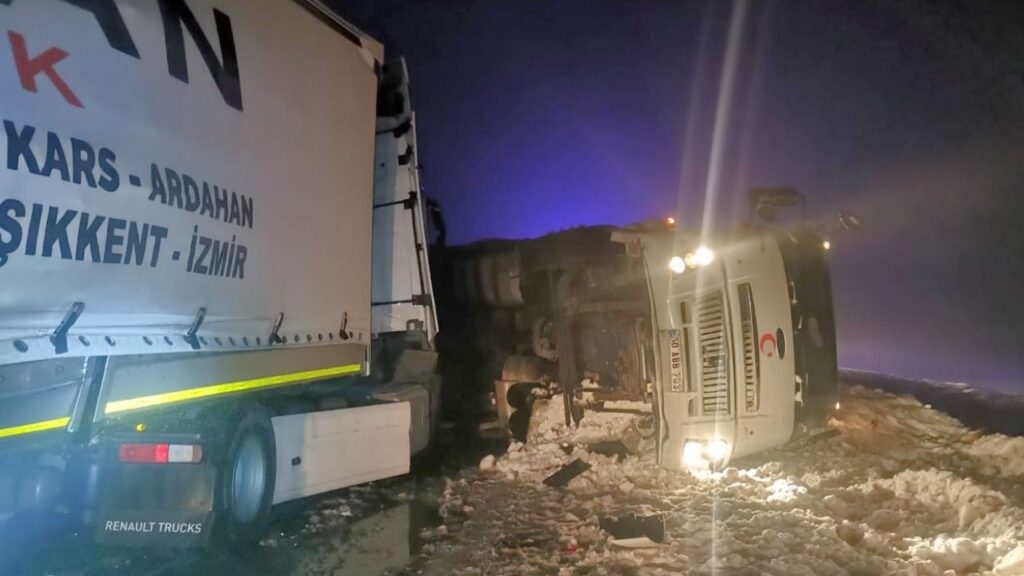 Sivas’ta zincirleme kaza: 8 kişi yaralandı