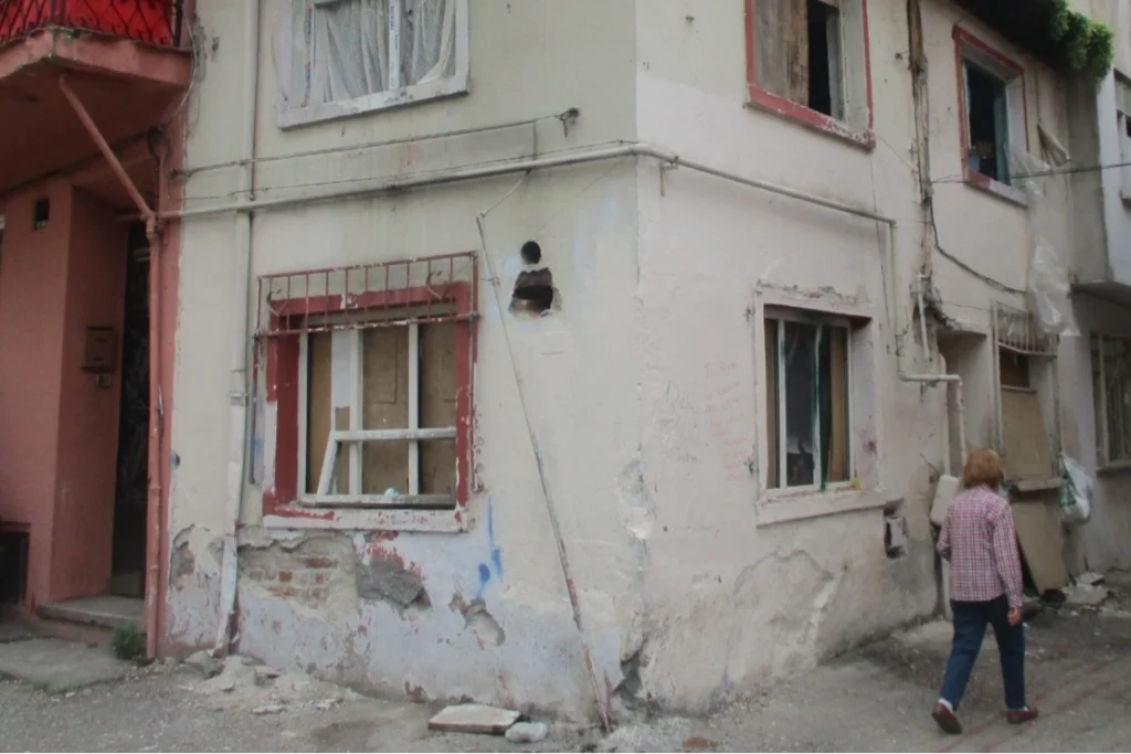 Osmangazi’de metruk bina yıkımları hız kazandı