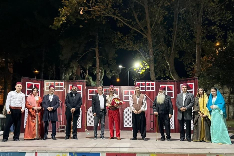 İnegöl Belediyesi Şehir Tiyatrosu Kestel’e konuk oldu
