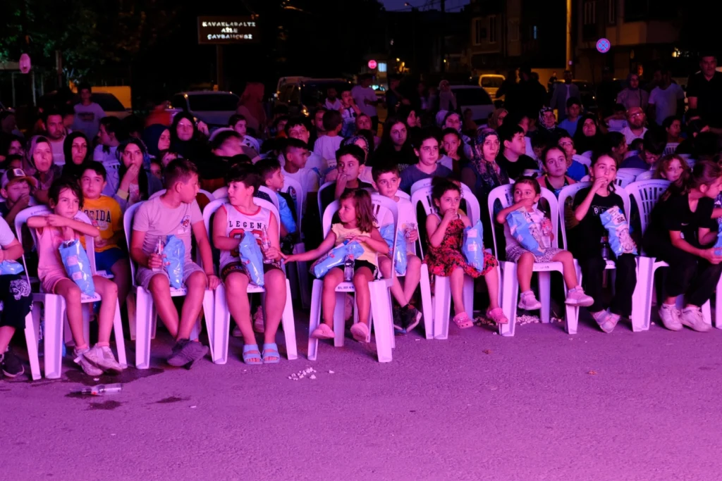 Bursa’da ‘KAMYOLED Sineması’ yollarda