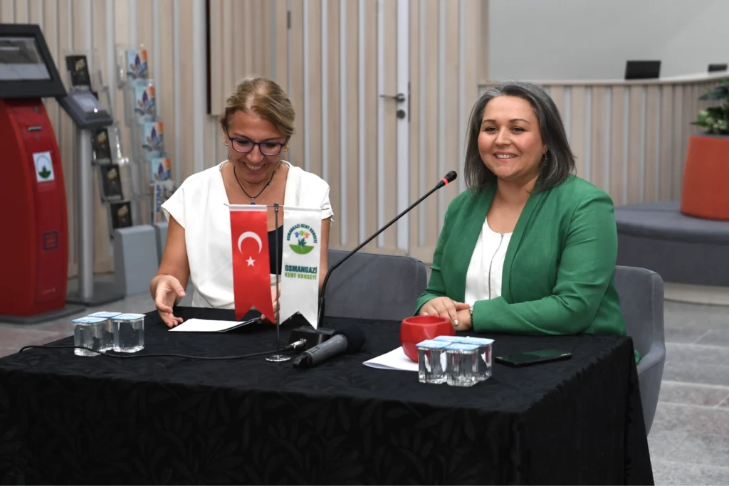 Doç. Dr. Hasene Aydın: “Sosyal medya Türkçe konusunda kanayan yaramız”