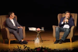 Şair ve yazar Ahmet Ümit İzmirlilerle buluştu