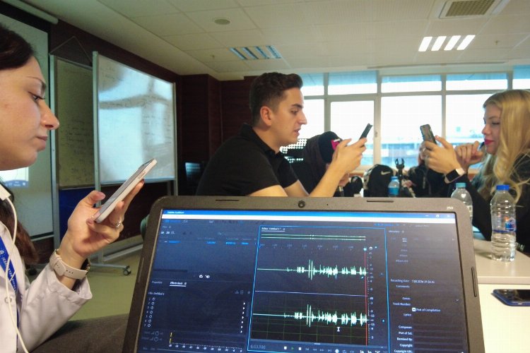 Bursalı gençler Kurtuluş Savaşı’nın atmosferini radyo tiyatrosunda anlattı