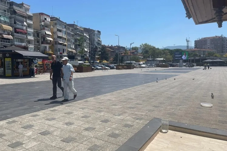 Gemlik’te sahil bölgesi yenilendi