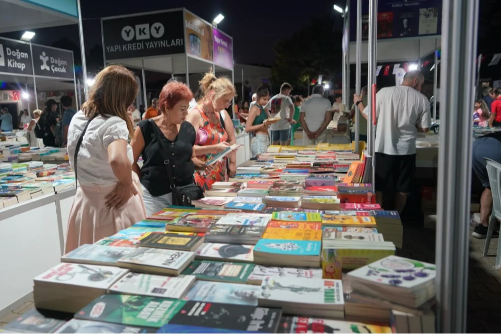 6. Edremit Kitap Fuarı dolu dolu geçiyor
