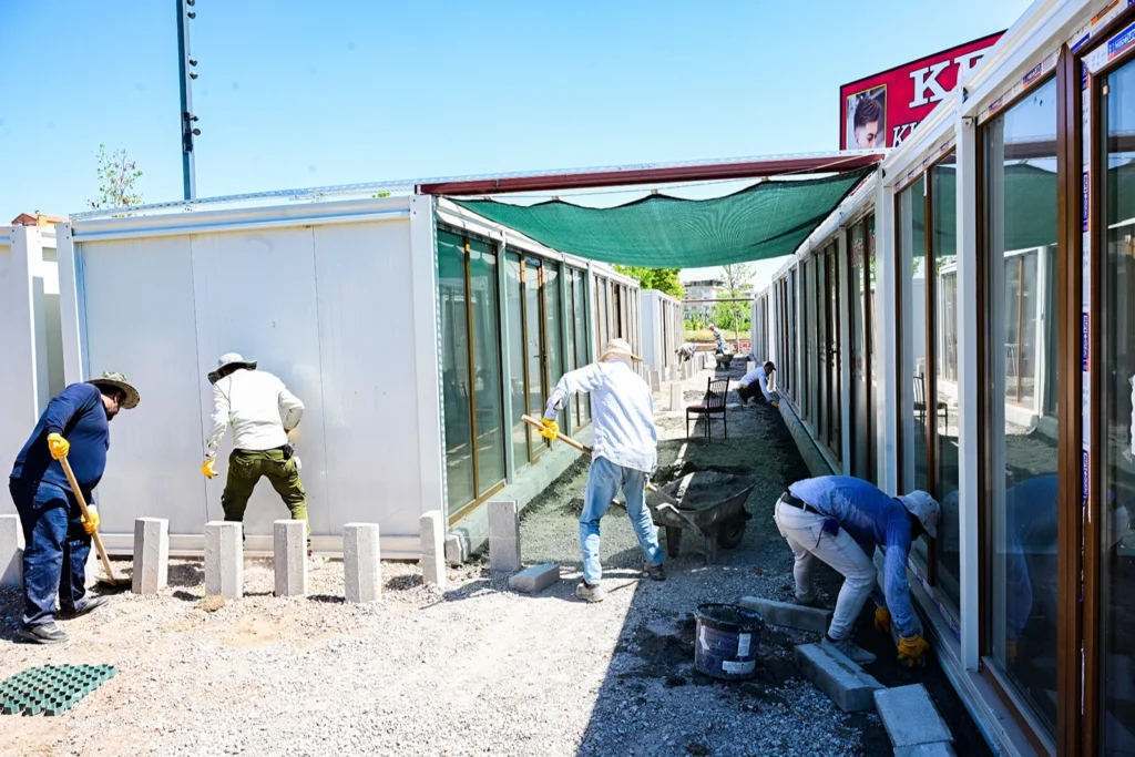 Malatya Millet Bahçesi’ndeki Konteyner Çarşı’ya Büyükşehir desteği