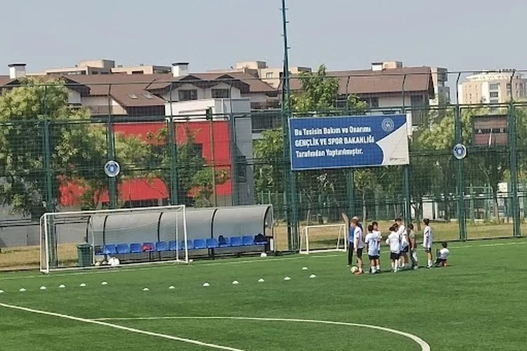 Emek Spor Tesisleri’nde geleceğin yıldızları yetişiyor