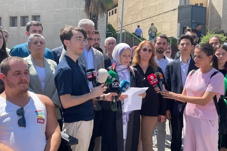 Bursa’da CHP gençlik kollarından sosyal medya kısıtlamalarına tepki