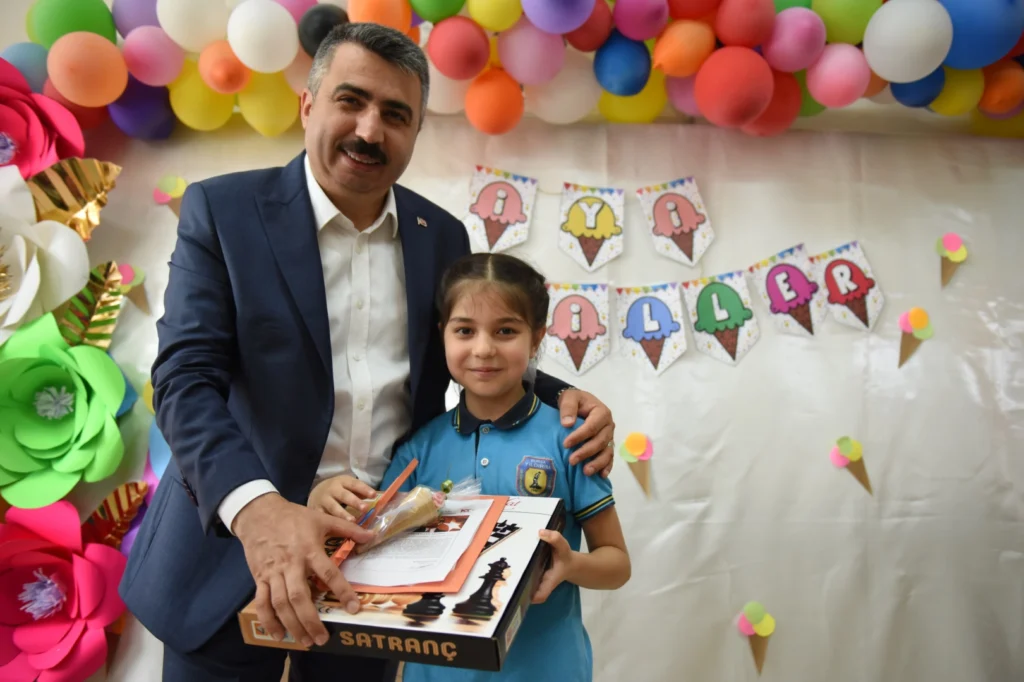 Bursa Yıldırım’da aileye de esnafa da tam destek