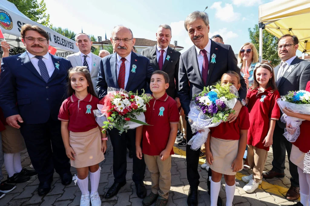 Sakarya’da İlk ders zilini Yusuf Alemdar çaldı